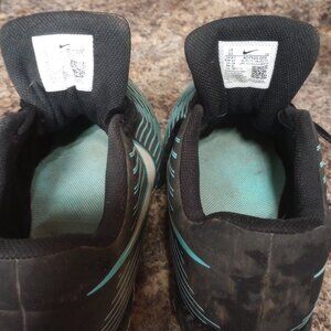 Women's softball cleats